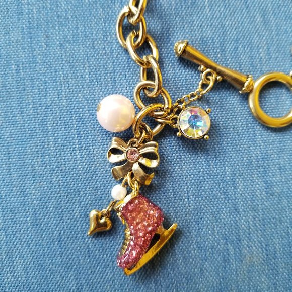 ⛸️🩷Betsey Johnson Ice Skating Winter Charm Bracelet - NWOT / Comes With Box⛸️🩷 - Picture 4 of 5